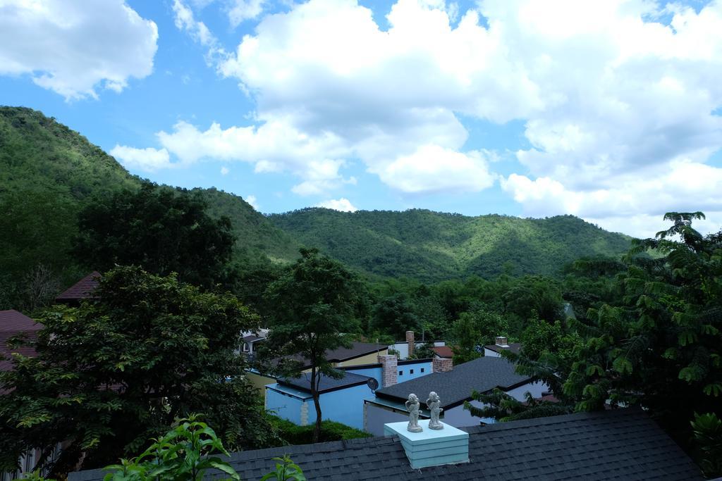 Stamp Hills Resort Suan Phueng Exterior photo