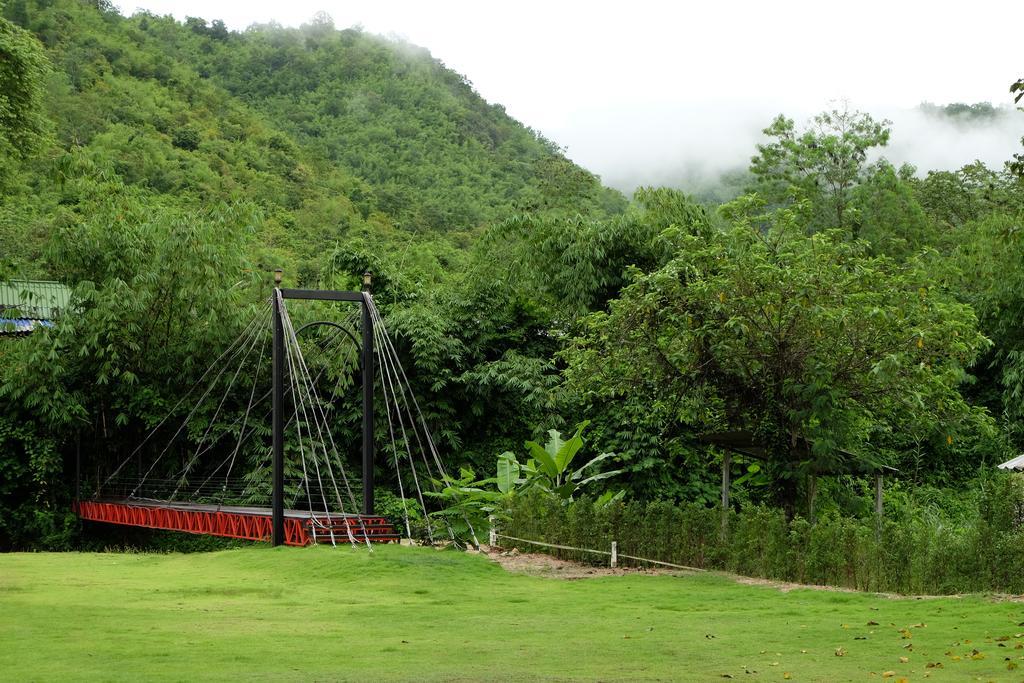 Stamp Hills Resort Suan Phueng Exterior photo