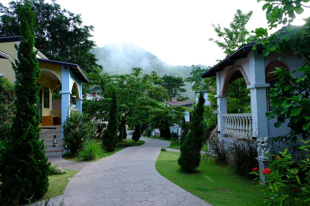 Stamp Hills Resort Suan Phueng Exterior photo